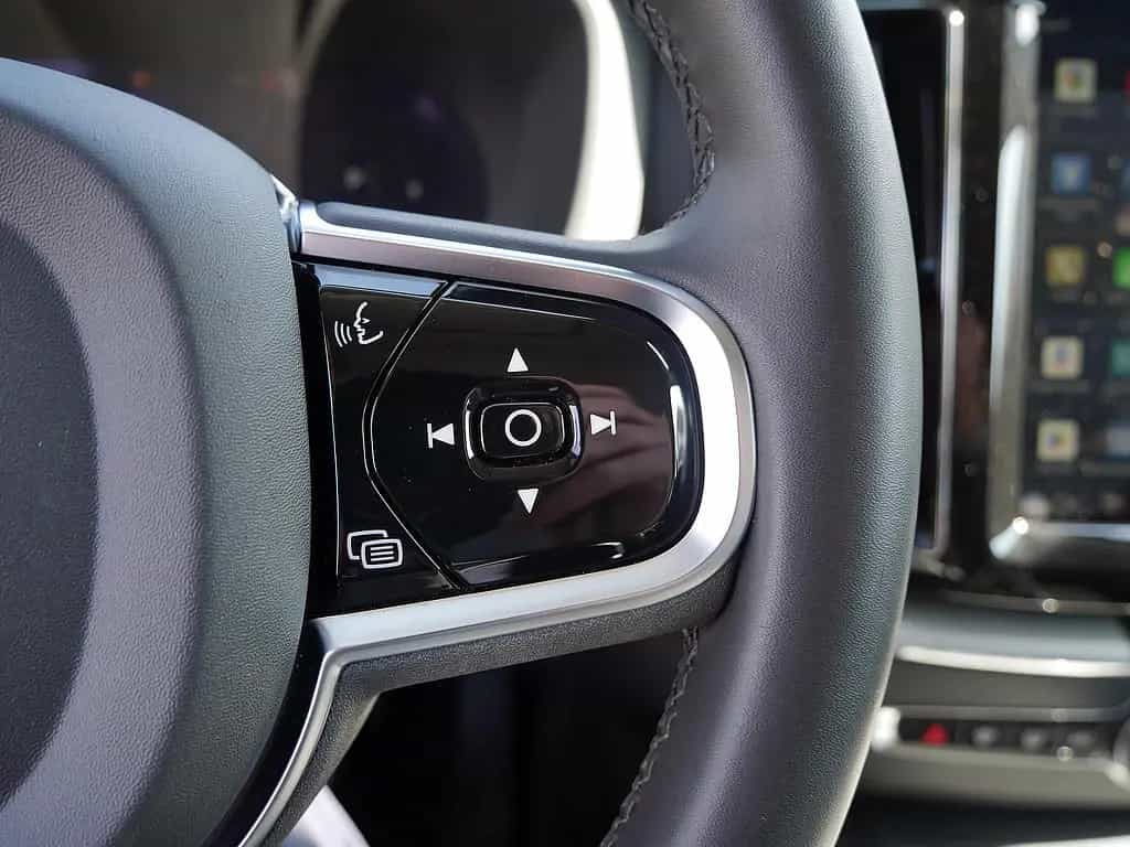 Volvo XC60 B4 AWD Plus Dark 10/2023-photo-35