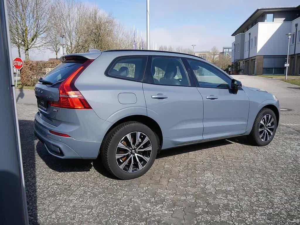 Volvo XC60 B4 AWD Plus Dark 10/2023-photo-4