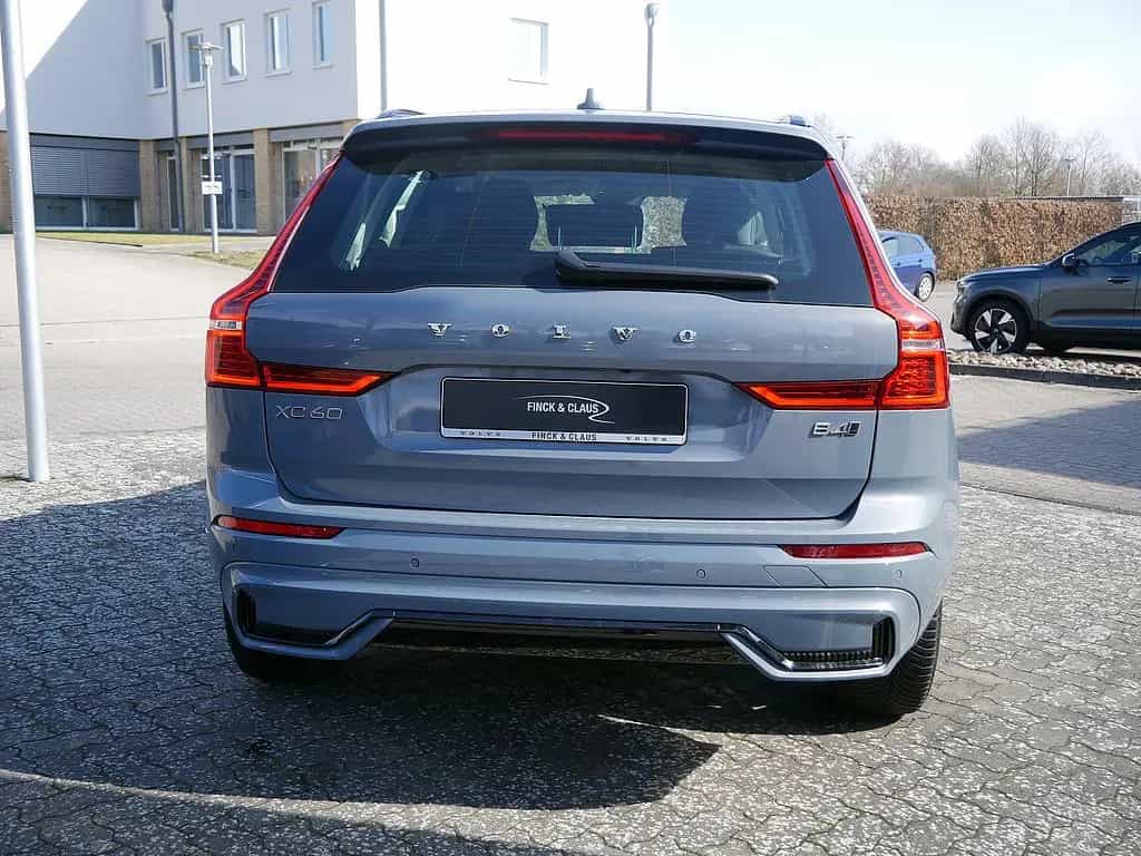 Volvo XC60 B4 AWD Plus Dark 10/2023-photo-5