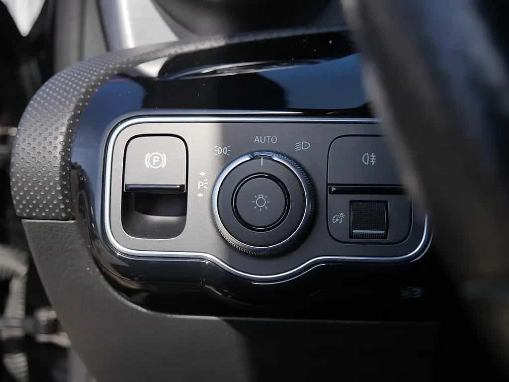 Mercedes-Benz A-Class 250 AMG Line 05/2020-photo-25