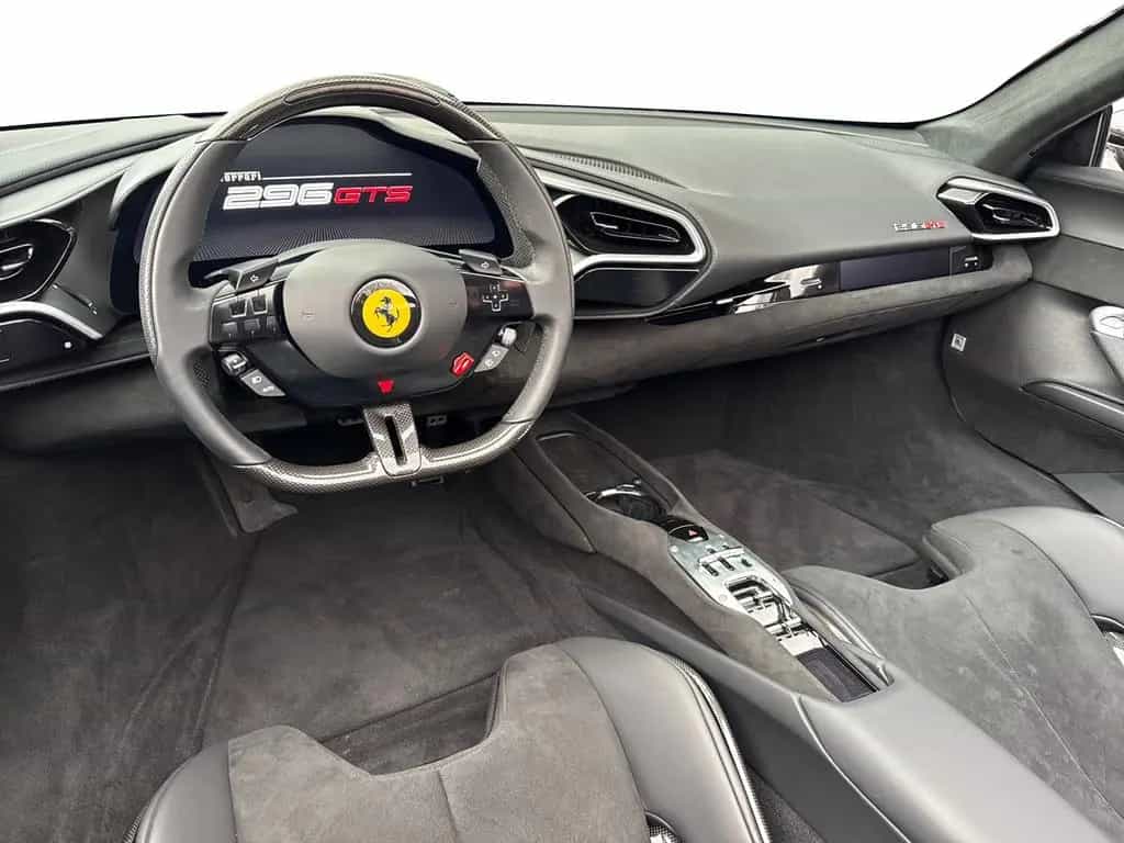 Ferrari 296 GTS *Embleme*Navi*PDC*Klima*Leder* 03/2025-photo-12