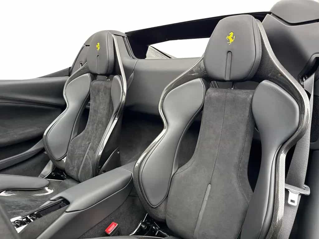 Ferrari 296 GTS *Embleme*Navi*PDC*Klima*Leder* 03/2025-photo-14