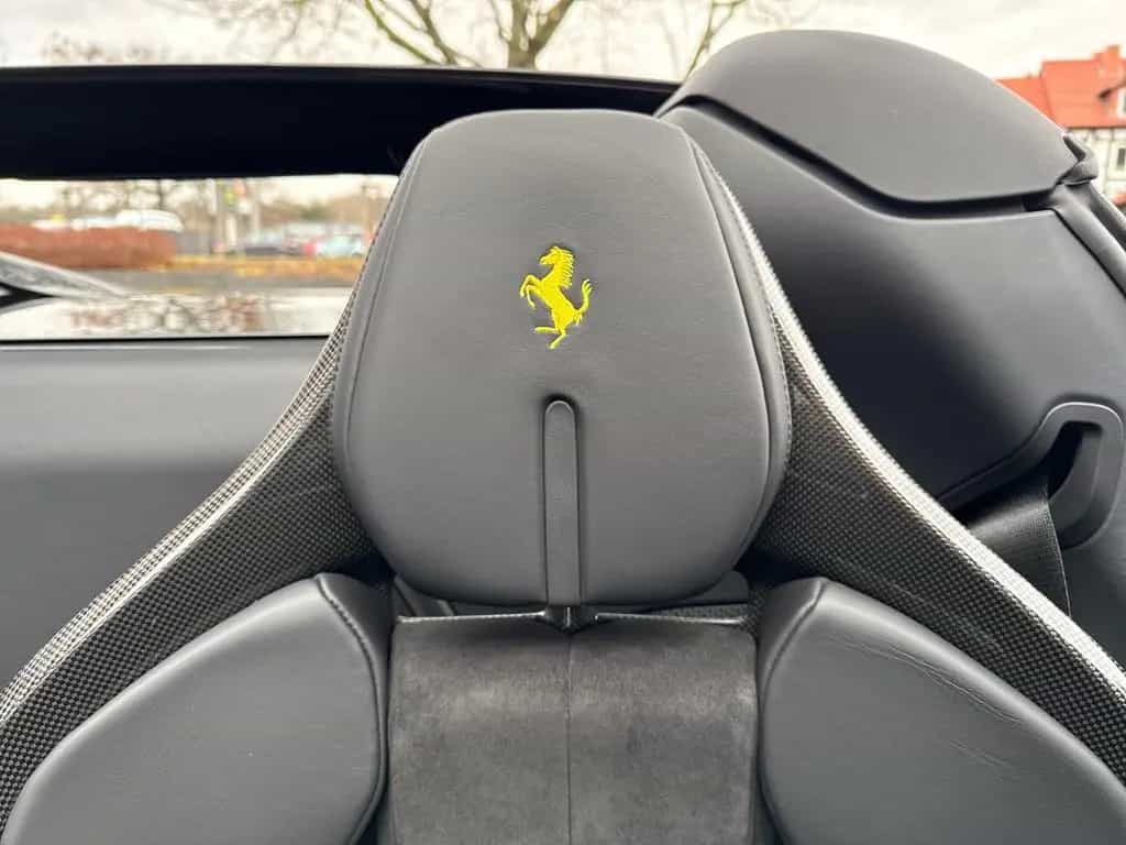 Ferrari 296 GTS *Embleme*Navi*PDC*Klima*Leder* 03/2025-photo-17