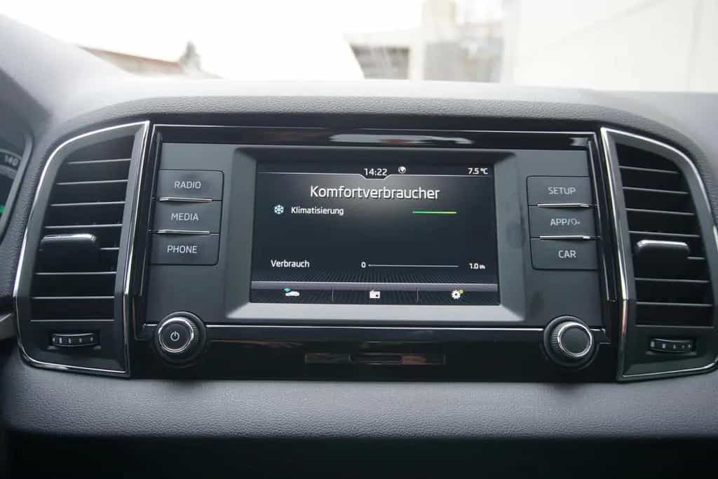 Skoda Karoq 1.0TSI DSG AHK Varioflex PDC SHZ 1 Hd. 03/2018-photo-10