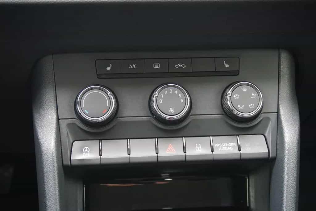 Skoda Karoq 1.0TSI DSG AHK Varioflex PDC SHZ 1 Hd. 03/2018-photo-11