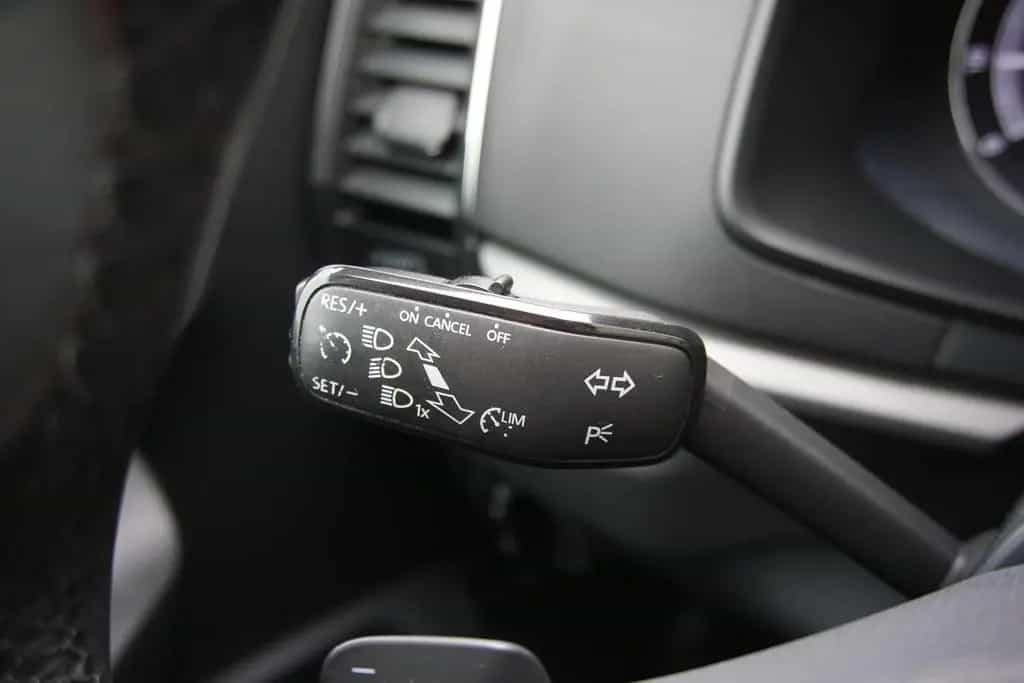 Skoda Karoq 1.0TSI DSG AHK Varioflex PDC SHZ 1 Hd. 03/2018-photo-12
