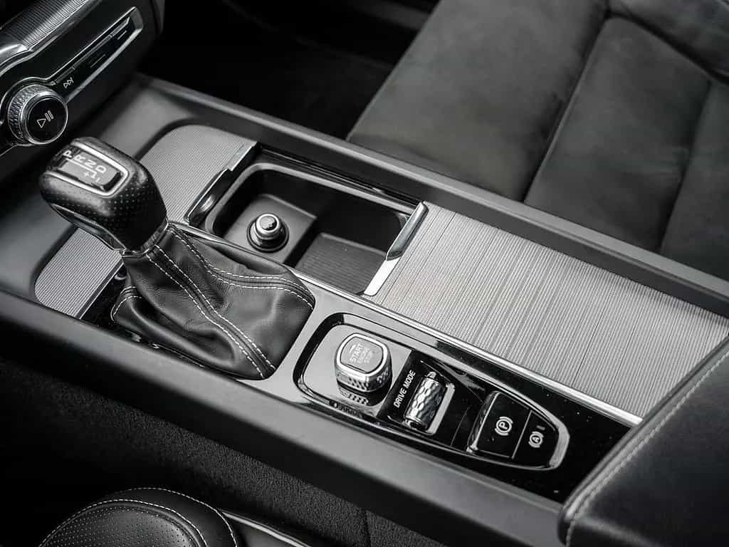 Volvo XC60 D4 R-Design AHK RÜCKFAHRKAMERA H/K 04/2019-photo-16