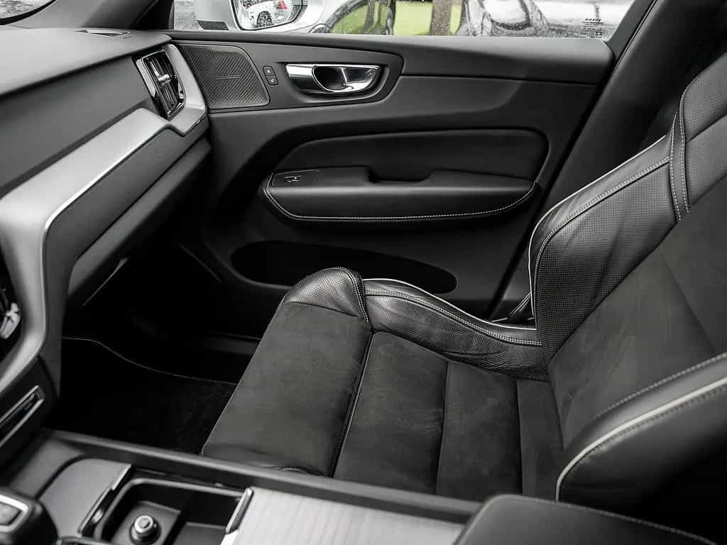 Volvo XC60 D4 R-Design AHK RÜCKFAHRKAMERA H/K 04/2019-photo-17