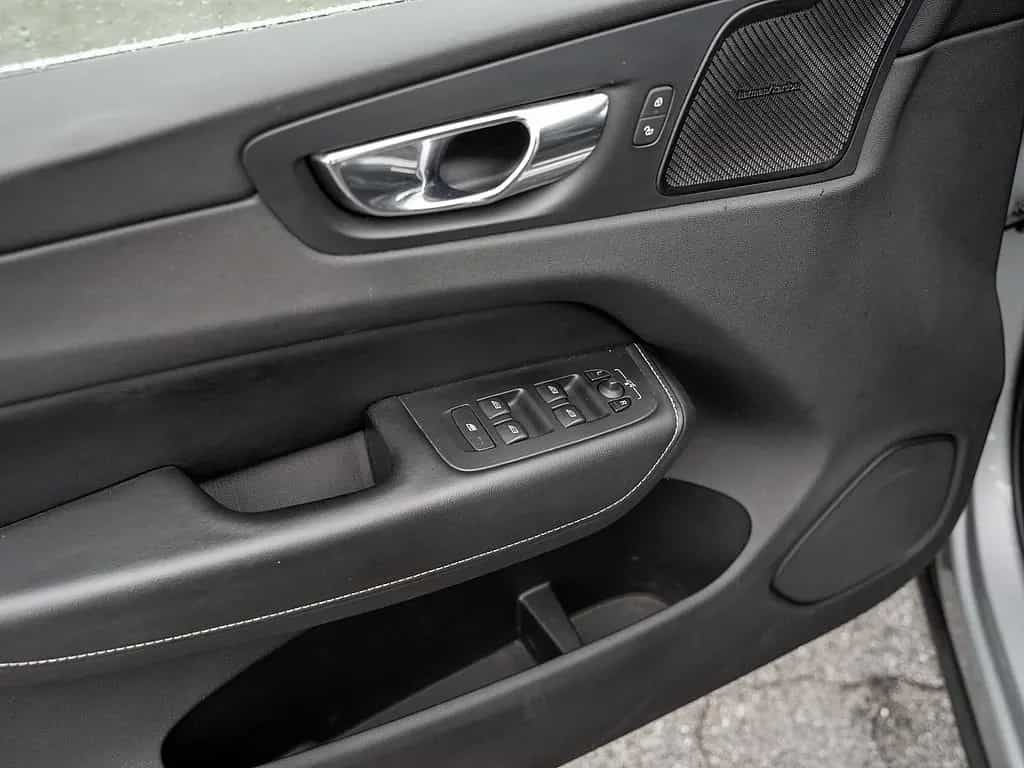Volvo XC60 D4 R-Design AHK RÜCKFAHRKAMERA H/K 04/2019-photo-20