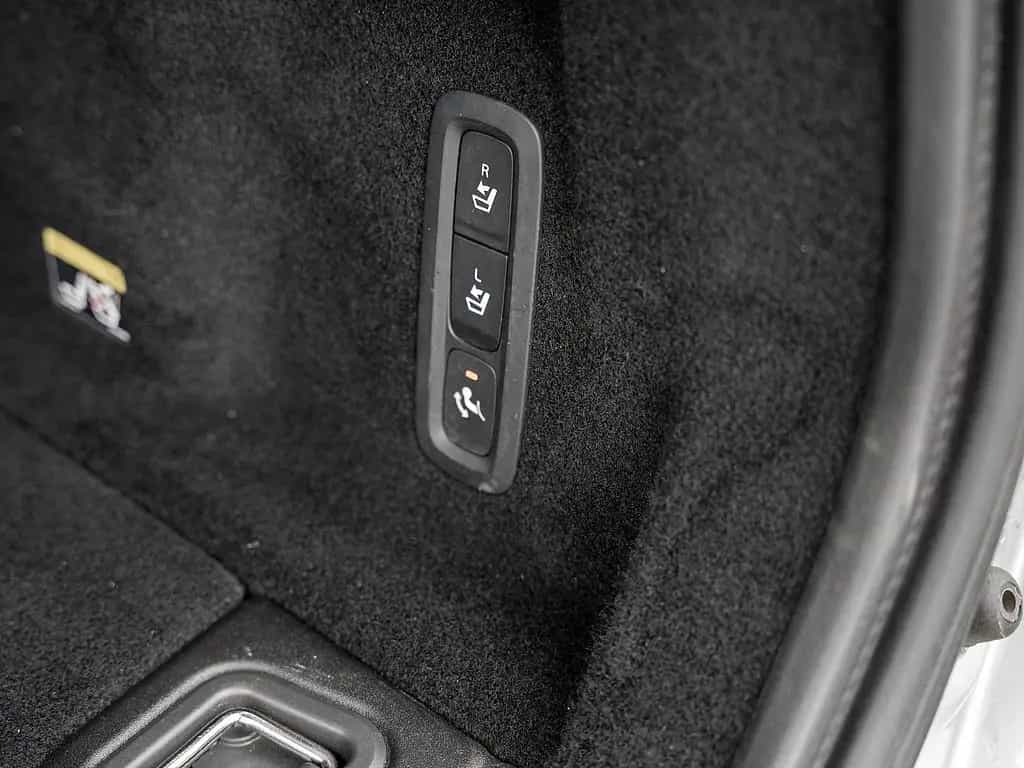 Volvo XC60 D4 R-Design AHK RÜCKFAHRKAMERA H/K 04/2019-photo-24