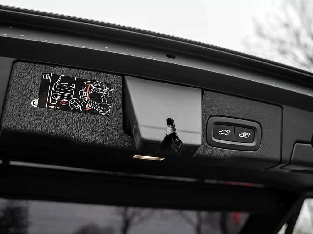 Volvo XC60 D4 R-Design AHK RÜCKFAHRKAMERA H/K 04/2019-photo-25