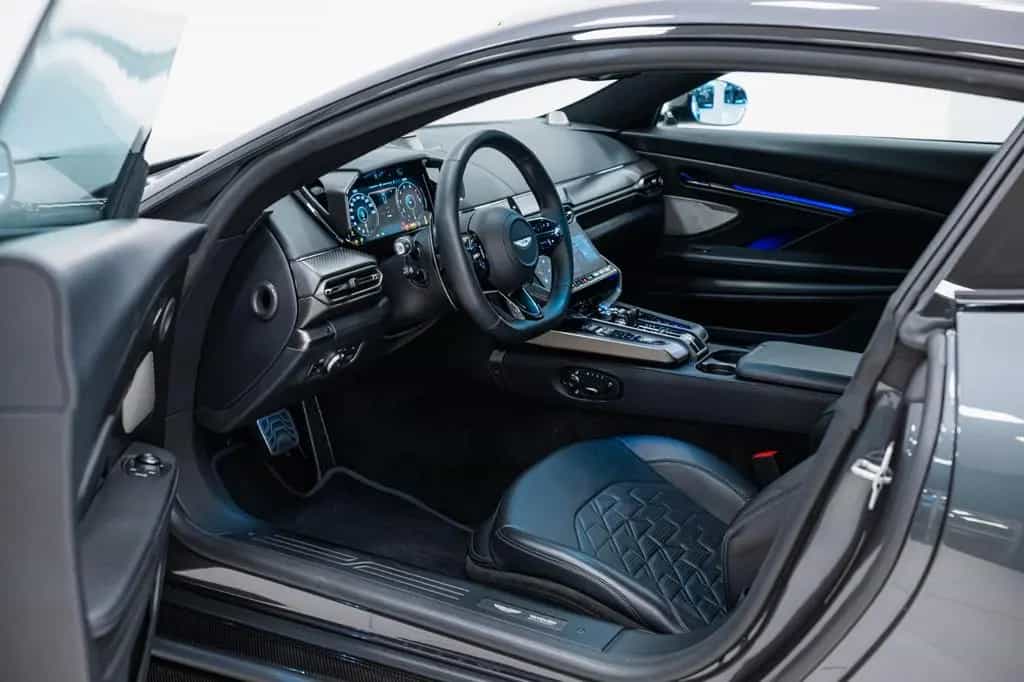Aston Martin Vanquish Coupe | 25MY | Full Factory Options | 09/2024-photo-12
