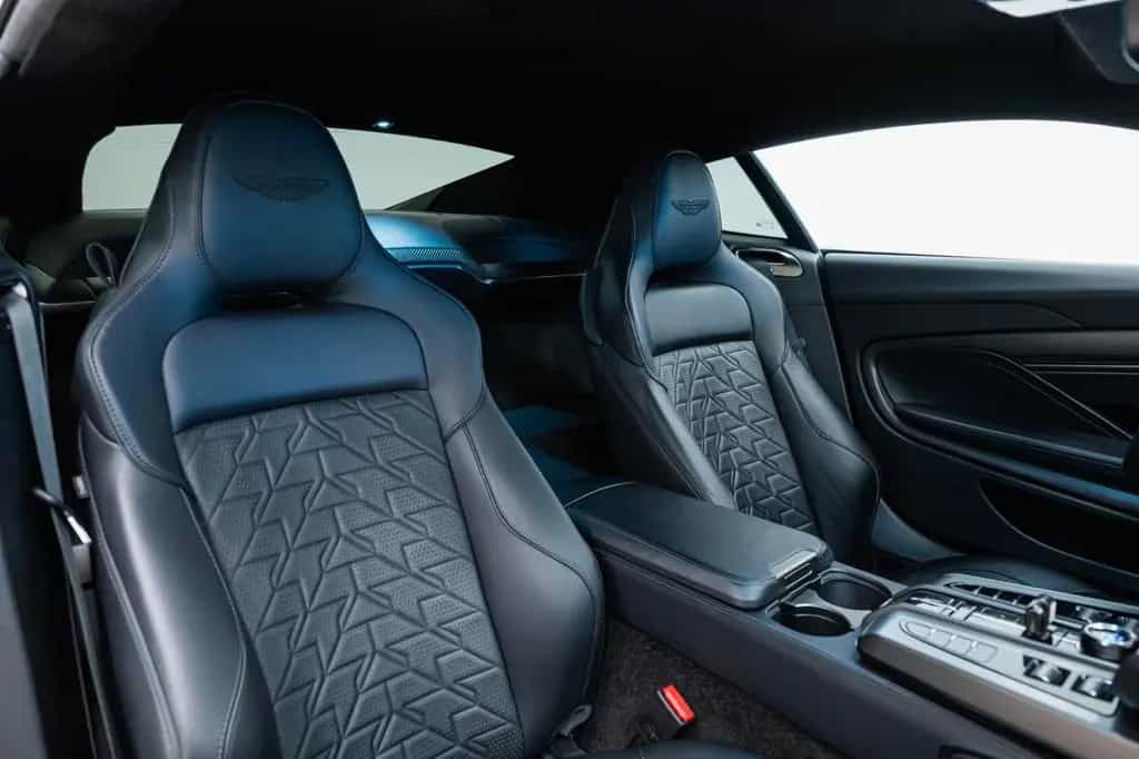 Aston Martin Vanquish Coupe | 25MY | Full Factory Options | 09/2024-photo-5