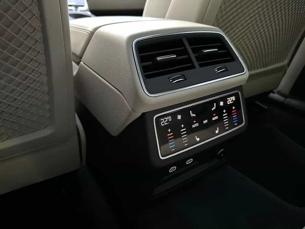 Audi A6 Avant 55 TFSI quattro S line | Panorama 12/2023-photo-19