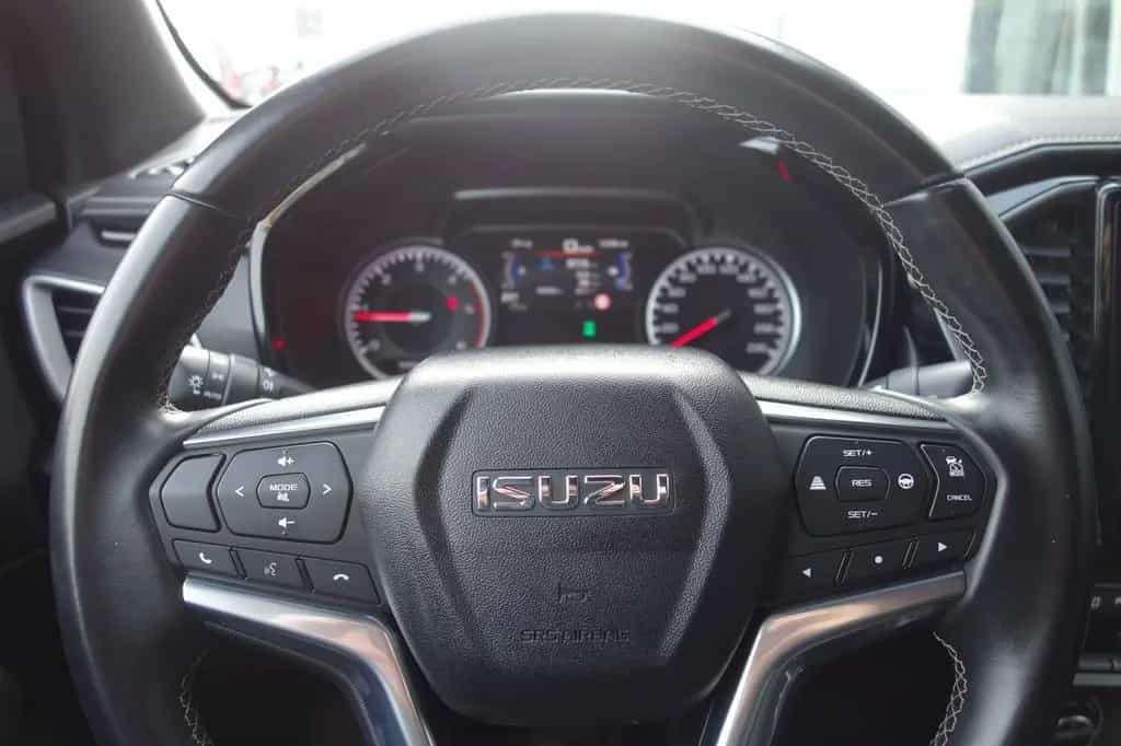 Isuzu D-Max Double Cab 4WD V-CROSS LED/KAM/HARDTOP 03/2023-photo-17