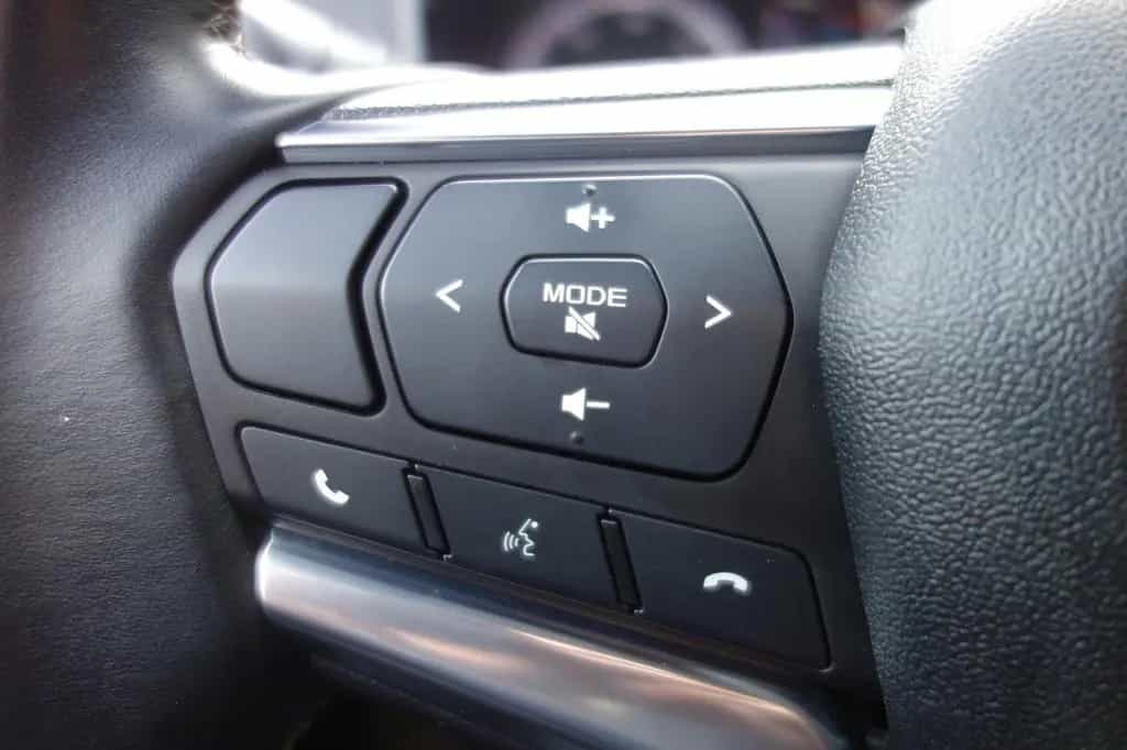 Isuzu D-Max Double Cab 4WD V-CROSS LED/KAM/HARDTOP 03/2023-photo-18