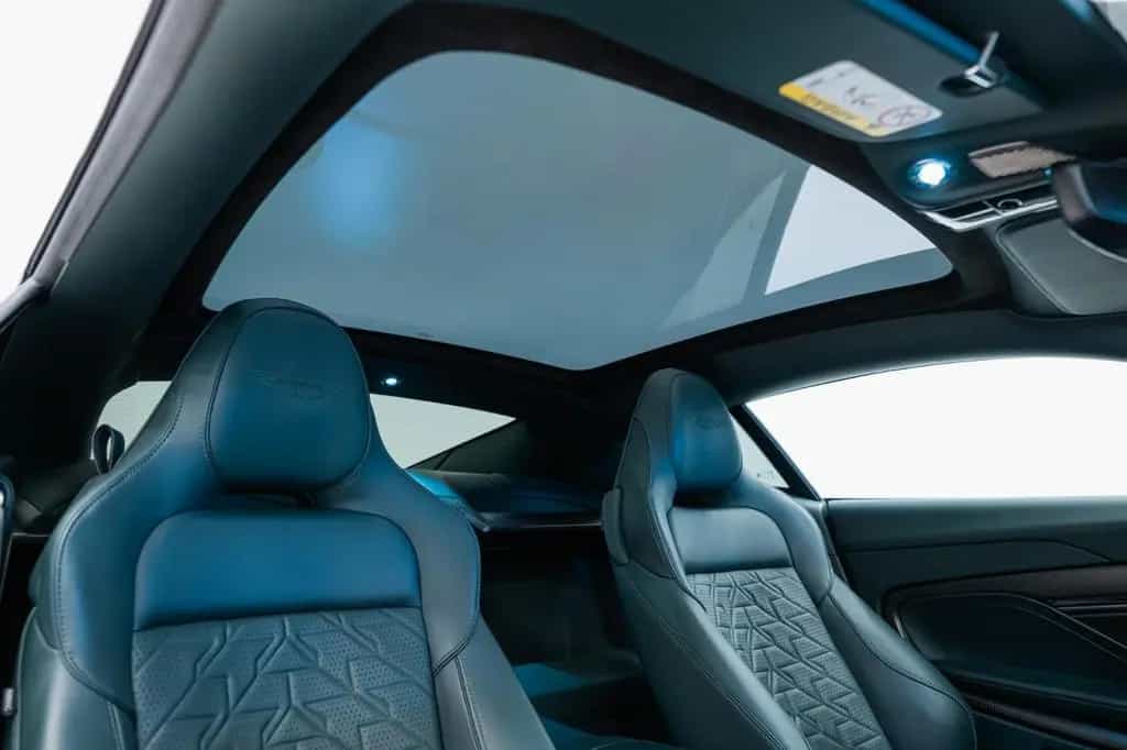 Aston Martin Vanquish Coupe | 25MY | Full Factory Options | 09/2024-photo-13