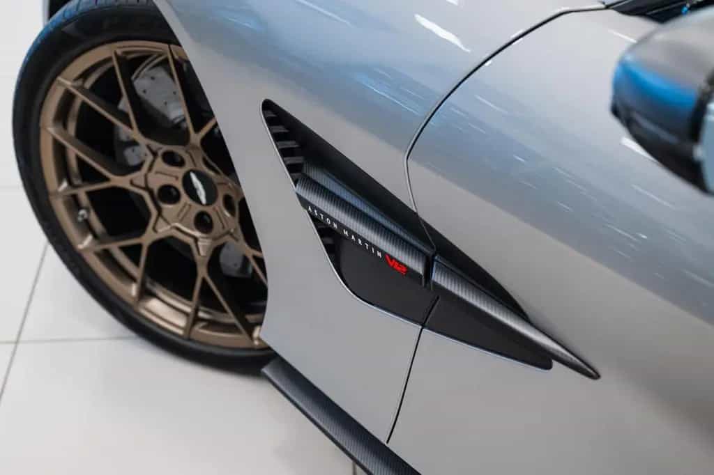 Aston Martin Vanquish Coupe | 25MY | Full Factory Options | 09/2024-photo-23