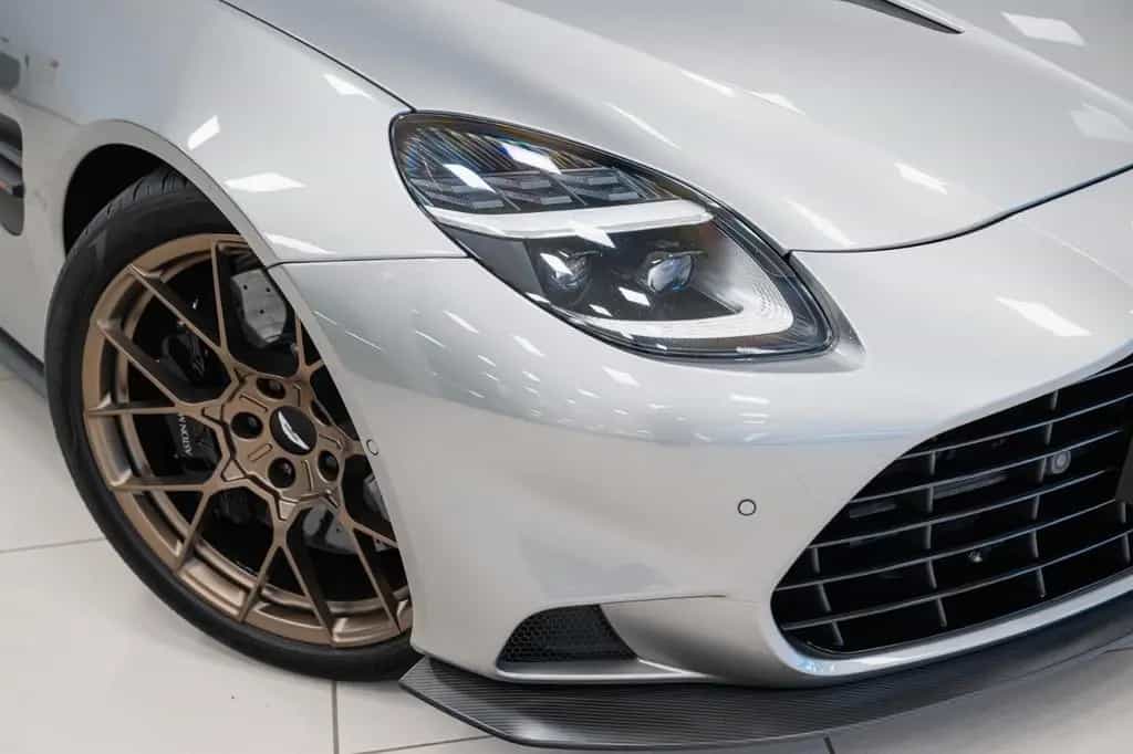 Aston Martin Vanquish Coupe | 25MY | Full Factory Options | 09/2024-photo-24
