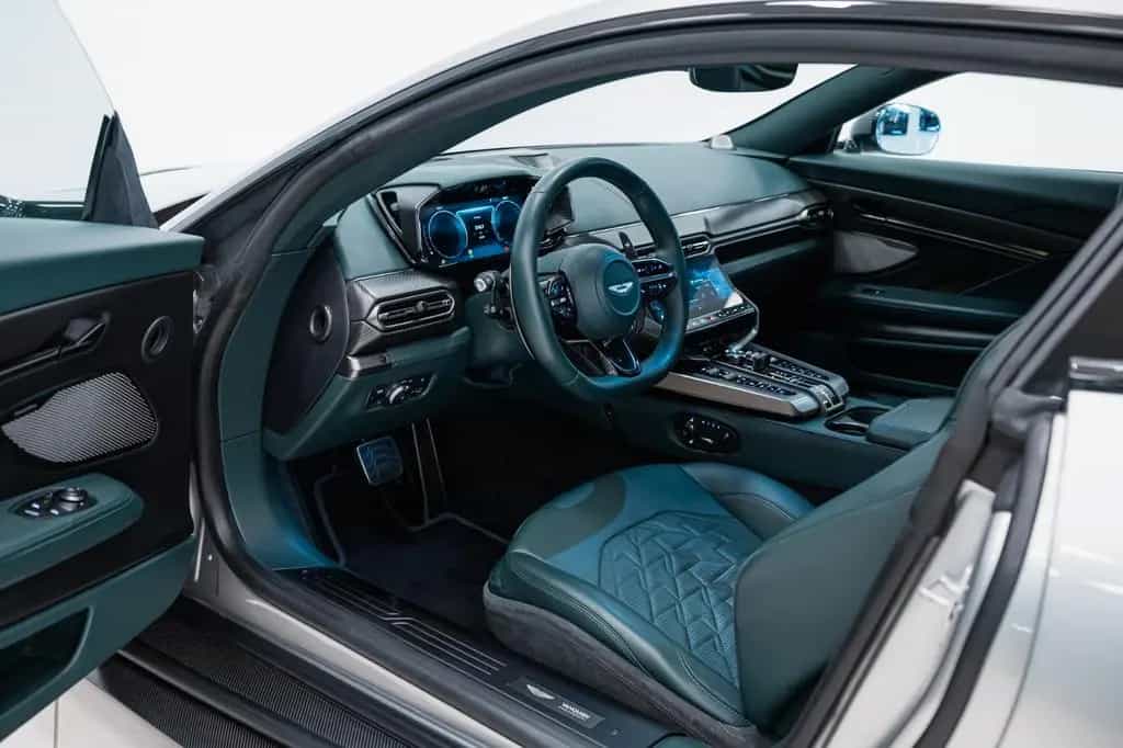 Aston Martin Vanquish Coupe | 25MY | Full Factory Options | 09/2024-photo-3