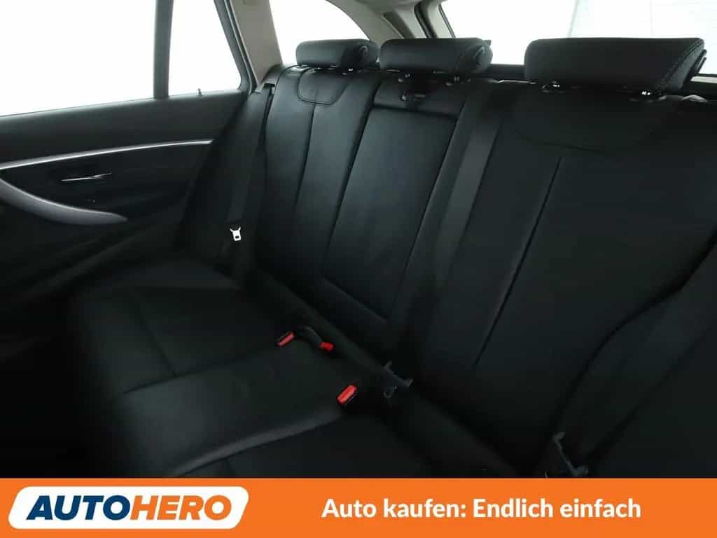 BMW 3 Series 318i Sport Line*NAVI*TEMPO*PDC*SHZ*ALU*KLIMA 05/2019-photo-13