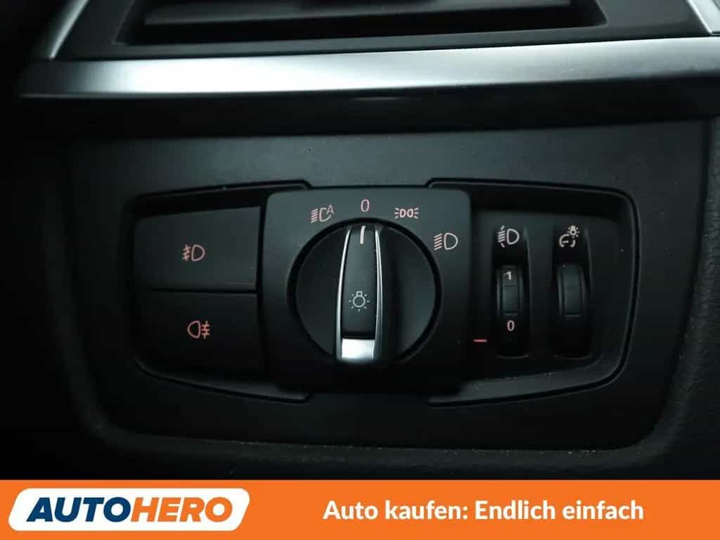 BMW 3 Series 318i Sport Line*NAVI*TEMPO*PDC*SHZ*ALU*KLIMA 05/2019-photo-25