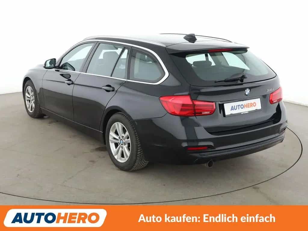 BMW 3 Series 318i Sport Line*NAVI*TEMPO*PDC*SHZ*ALU*KLIMA 05/2019-photo-3