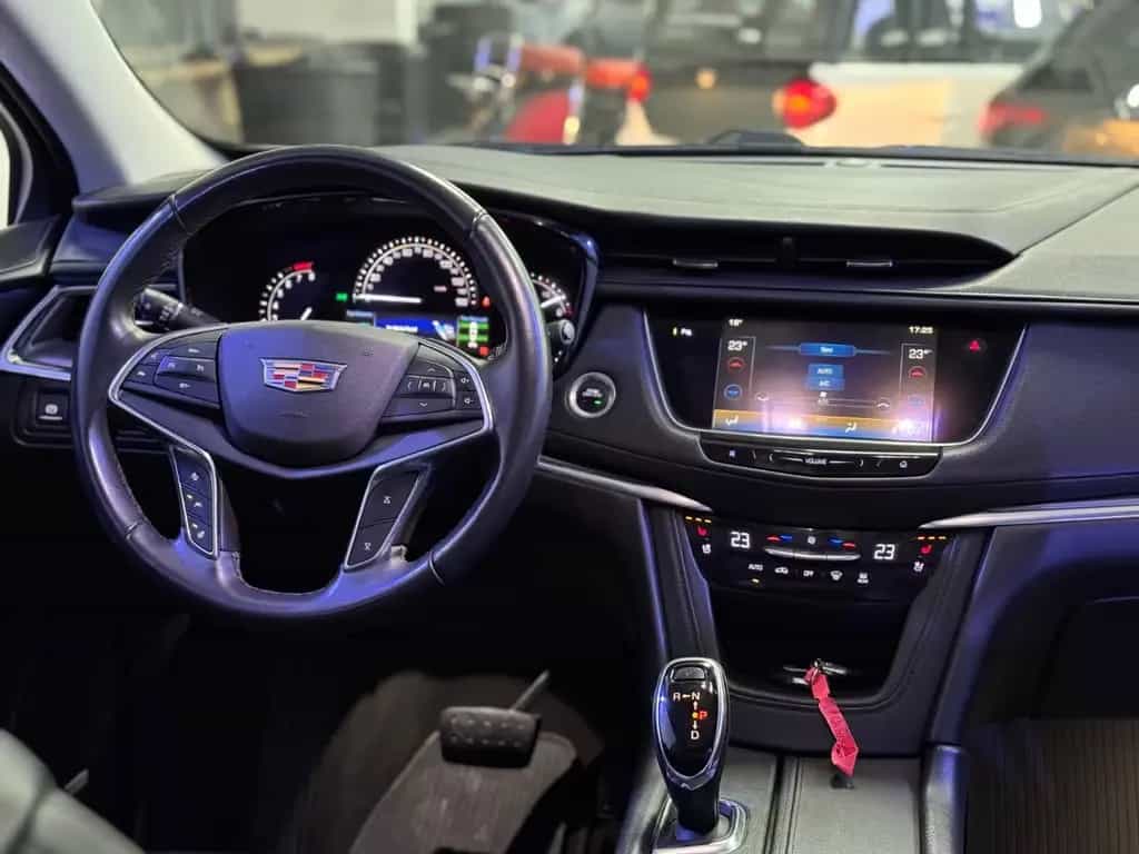 Cadillac XT5 Luxury AWD/Leder/Carplay/Sitzhzg./TOP 01/2018-photo-12