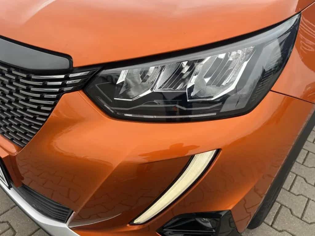 Peugeot 2008 1.2 130 EAT8 Allure NAVI Sitzheizung 06/2020-photo-16