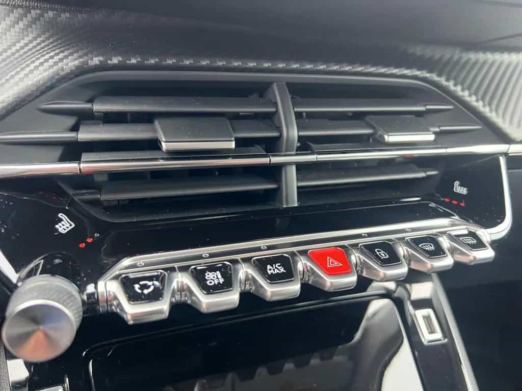 Peugeot 2008 1.2 130 EAT8 Allure NAVI Sitzheizung 06/2020-photo-18