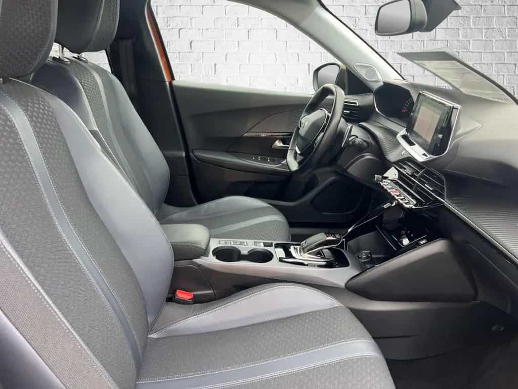Peugeot 2008 1.2 130 EAT8 Allure NAVI Sitzheizung 06/2020-photo-21