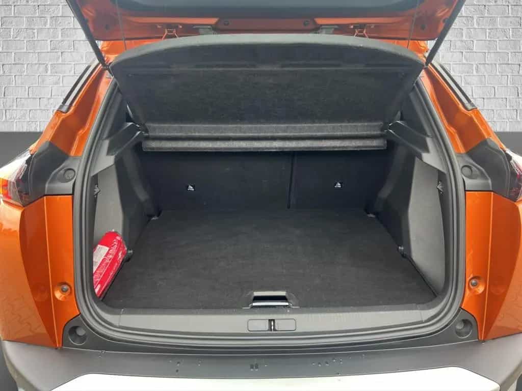 Peugeot 2008 1.2 130 EAT8 Allure NAVI Sitzheizung 06/2020-photo-4
