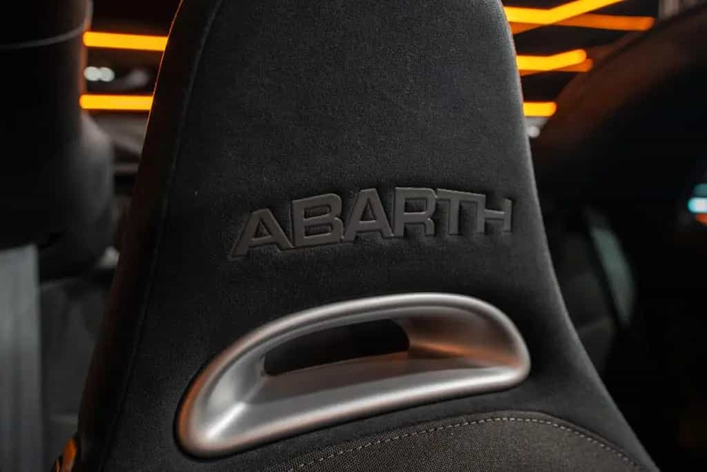 Abarth 500 Cabrio 595 C Pista 03/2025-photo-48