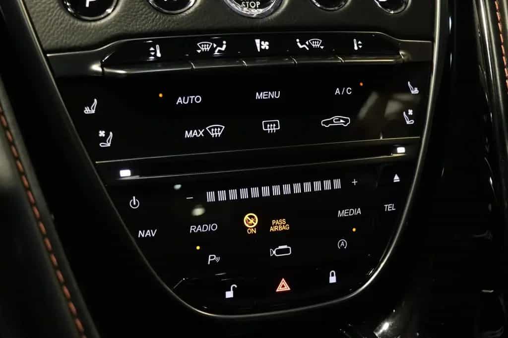 Aston Martin DBS Superleggera - Premium Audio - Full Seats 02/2019-photo-14