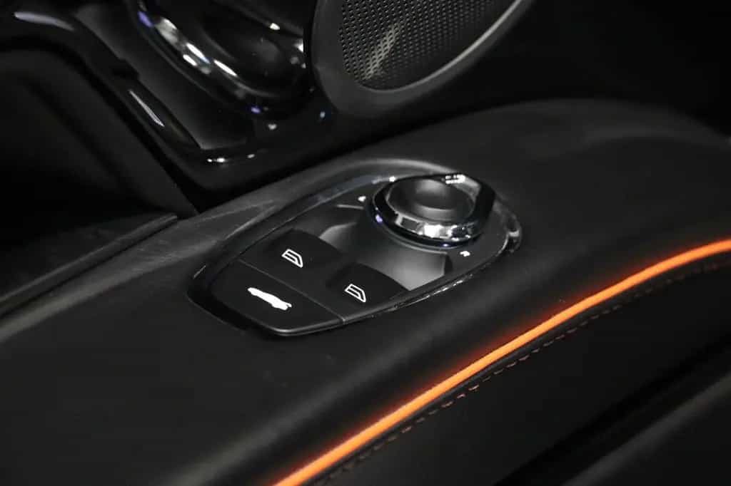 Aston Martin DBS Superleggera - Premium Audio - Full Seats 02/2019-photo-9