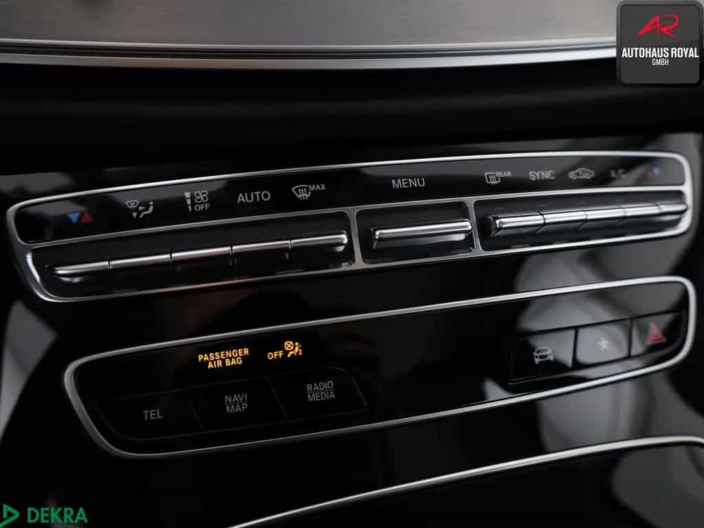 Mercedes-Benz E 300 d T 4M AMG KAMERA,PANO,AMBIENTE,MEMORY,AHK 07/2022-photo-20