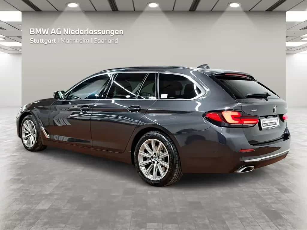 BMW 5 Series d xDrive Touring AHK Driv.Assist.Prof Kamera 11/2022-photo-1