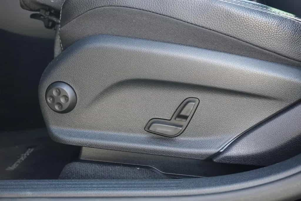 Mercedes-Benz GLC 250 4Matic Aut. LED Navi Panorama Burmester 04/2017-photo-13