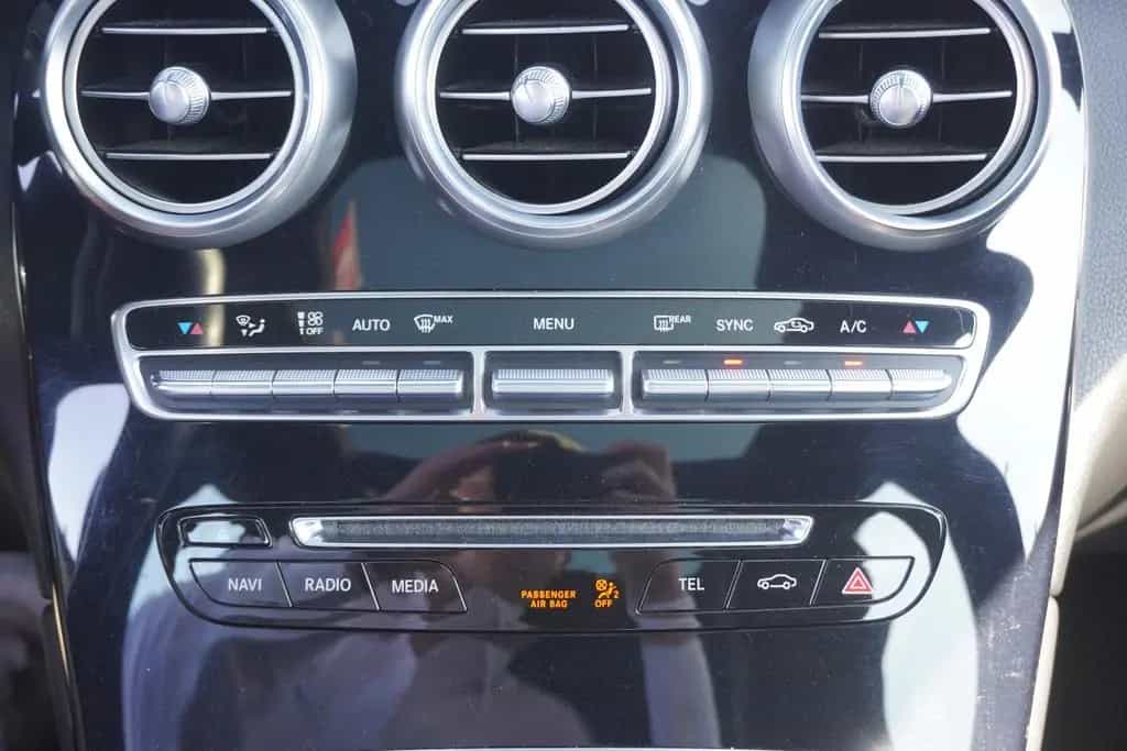 Mercedes-Benz GLC 250 4Matic Aut. LED Navi Panorama Burmester 04/2017-photo-23