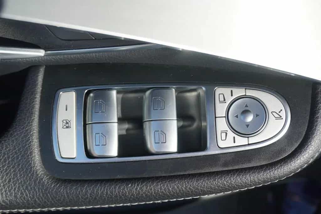 Mercedes-Benz GLC 250 4Matic Aut. LED Navi Panorama Burmester 04/2017-photo-32