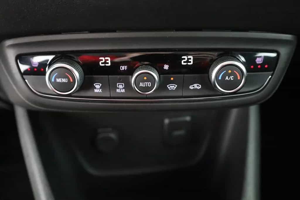 Opel Crossland 1.2 120 Jahre Kamera Winterpaket AHK 09/2019-photo-11