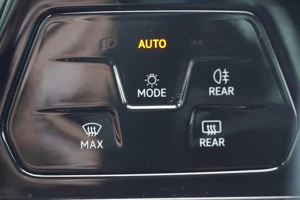 Volkswagen Golf VIII Variant 1.0 Life LED Klimaaut. DAB USB 06/2022-photo-25