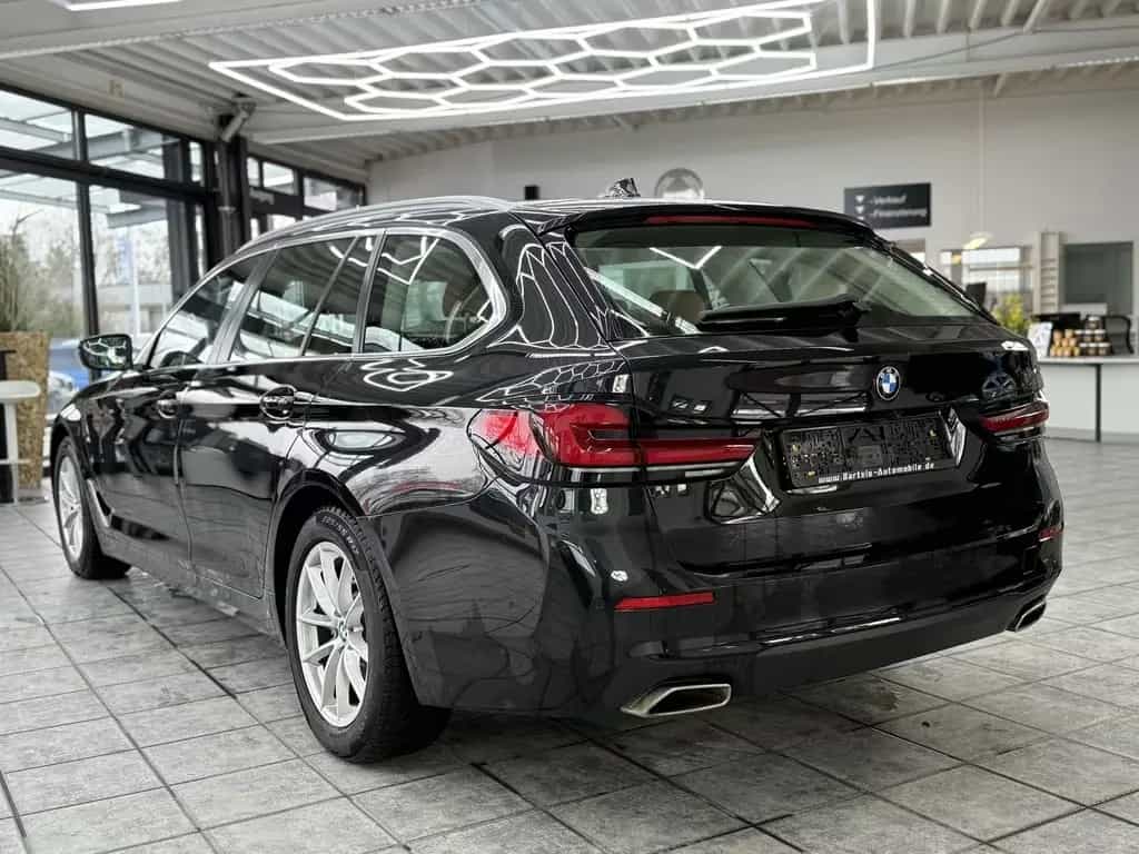 BMW 5 Series 520 dA Touring, Leder, 1 Hand, BMW Scheckheft 12/2022-photo-1