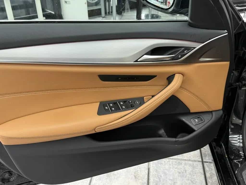 BMW 5 Series 520 dA Touring, Leder, 1 Hand, BMW Scheckheft 12/2022-photo-12