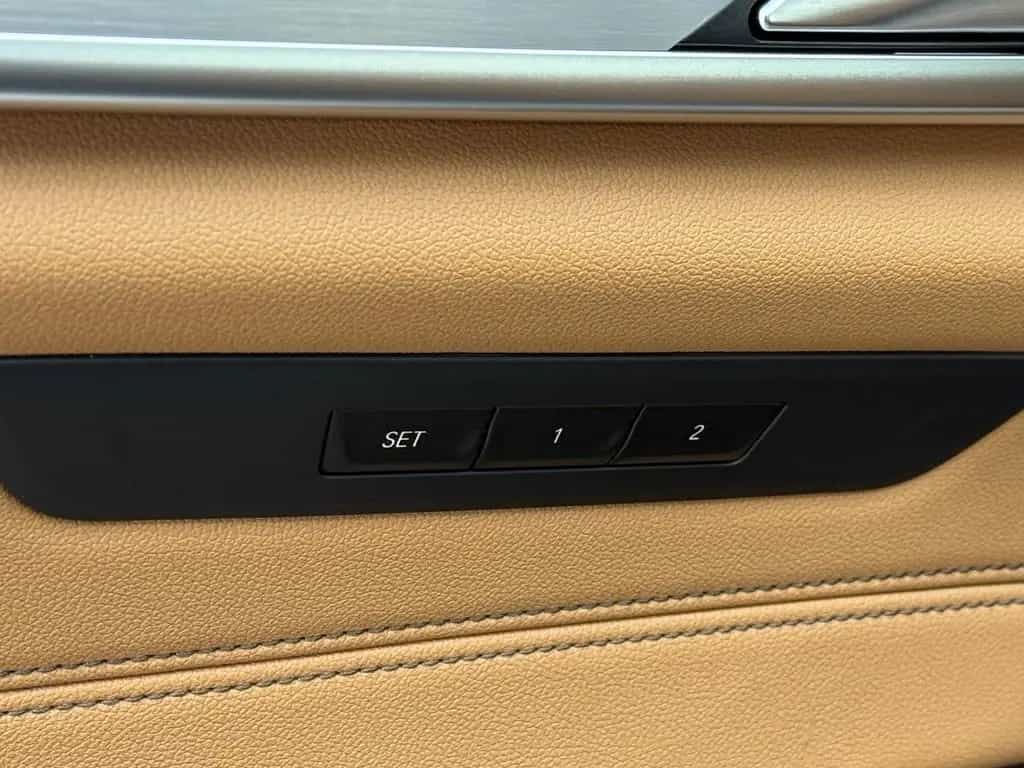 BMW 5 Series 520 dA Touring, Leder, 1 Hand, BMW Scheckheft 12/2022-photo-13