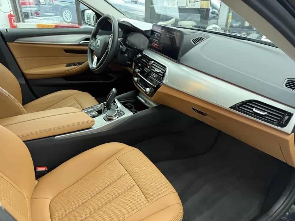 BMW 5 Series 520 dA Touring, Leder, 1 Hand, BMW Scheckheft 12/2022-photo-18
