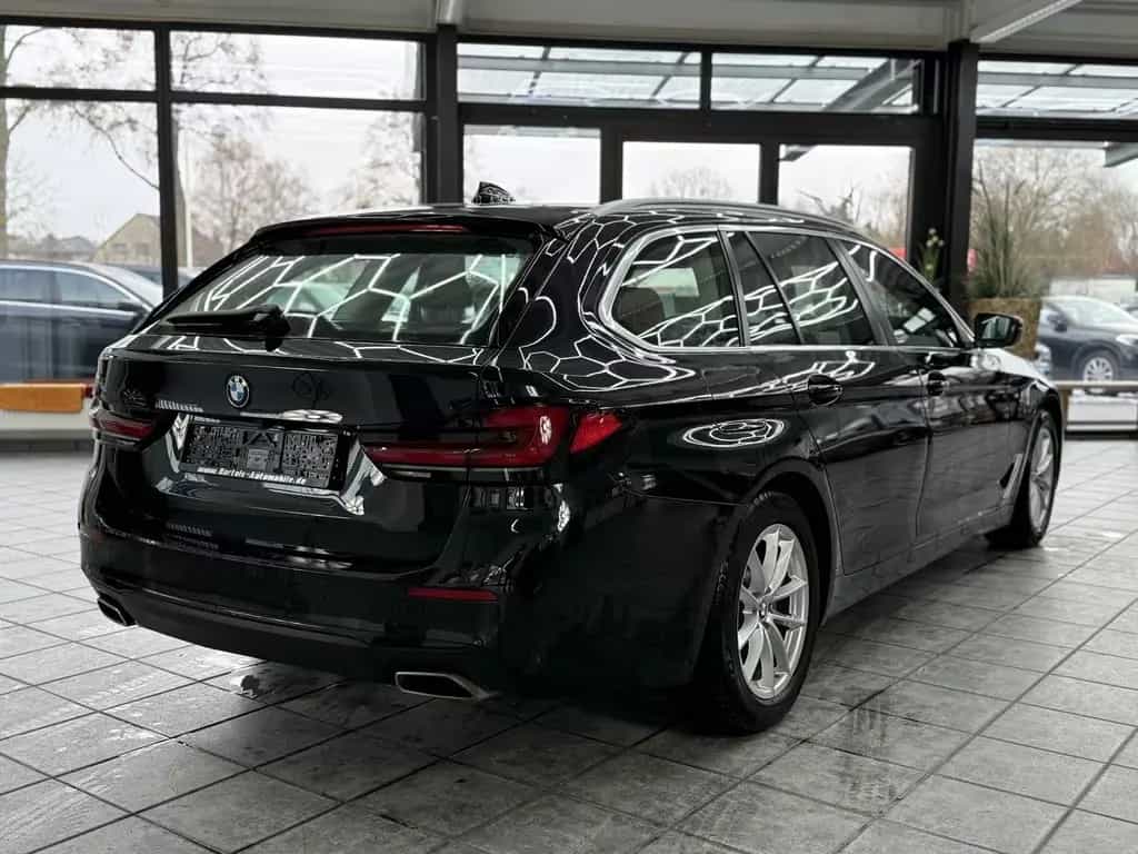 BMW 5 Series 520 dA Touring, Leder, 1 Hand, BMW Scheckheft 12/2022-photo-2