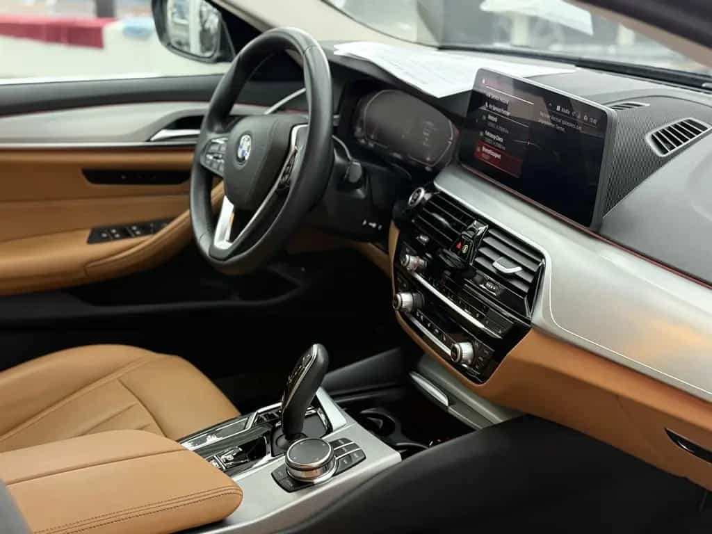 BMW 5 Series 520 dA Touring, Leder, 1 Hand, BMW Scheckheft 12/2022-photo-20