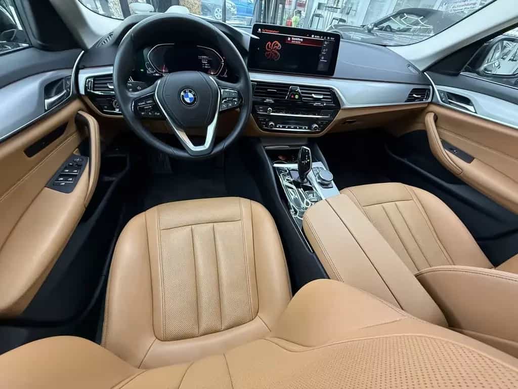BMW 5 Series 520 dA Touring, Leder, 1 Hand, BMW Scheckheft 12/2022-photo-4