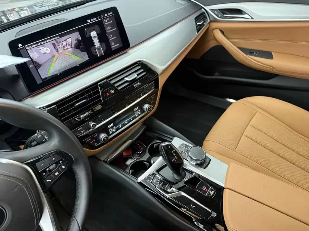 BMW 5 Series 520 dA Touring, Leder, 1 Hand, BMW Scheckheft 12/2022-photo-5